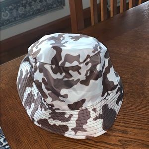 Bucket hat